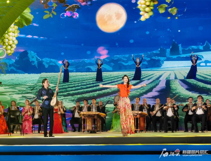 新疆歌手尕尕喊你"骄阳看雪"