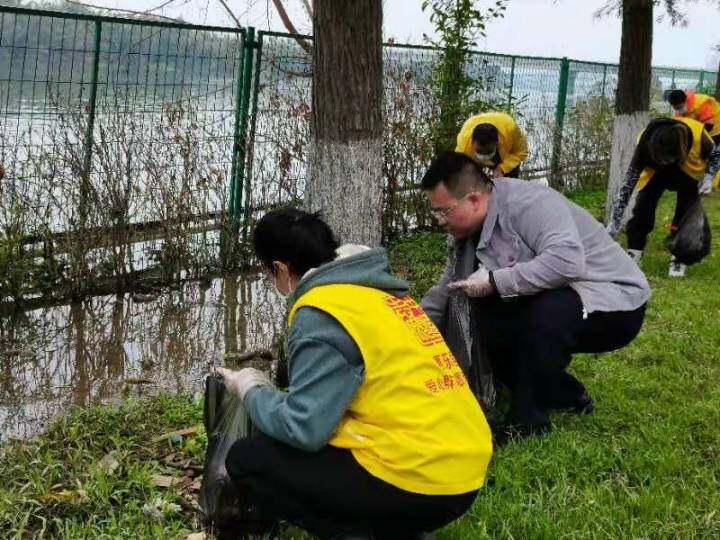 惠州:黄马甲红马甲成元旦佳节靓丽风景!