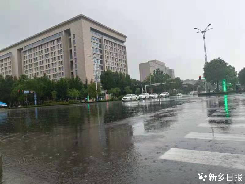 暴雨如河注 市区不看海 新乡市以最快速度做好城区防汛工作|pp电子平台登录(图1)