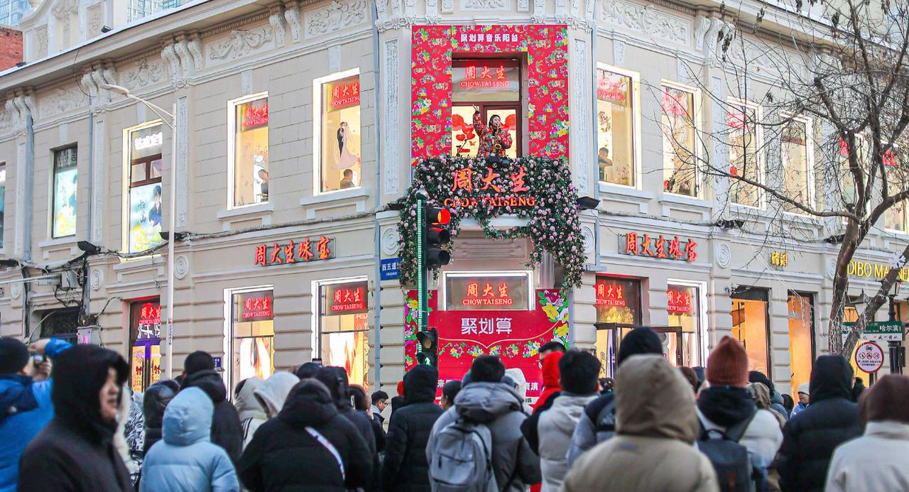 除了东北大帅哥,来了音乐城市怎么能不享受下音乐,哈尔滨中央大街音乐