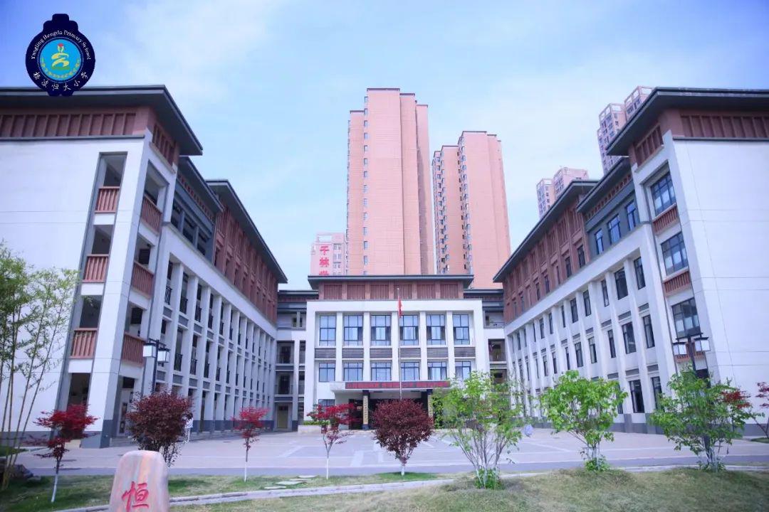 錦時築夢,且待芳華.楊凌恒大小學自2019年建校至今已櫛沐三載風雨.