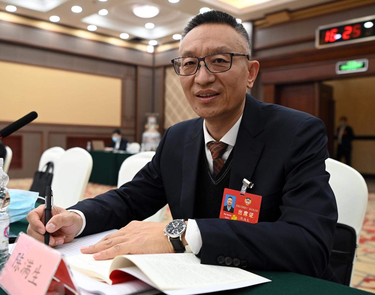 链条加强政策保障也是推进产业结构转型升级的重要一环,魏国栋代表说