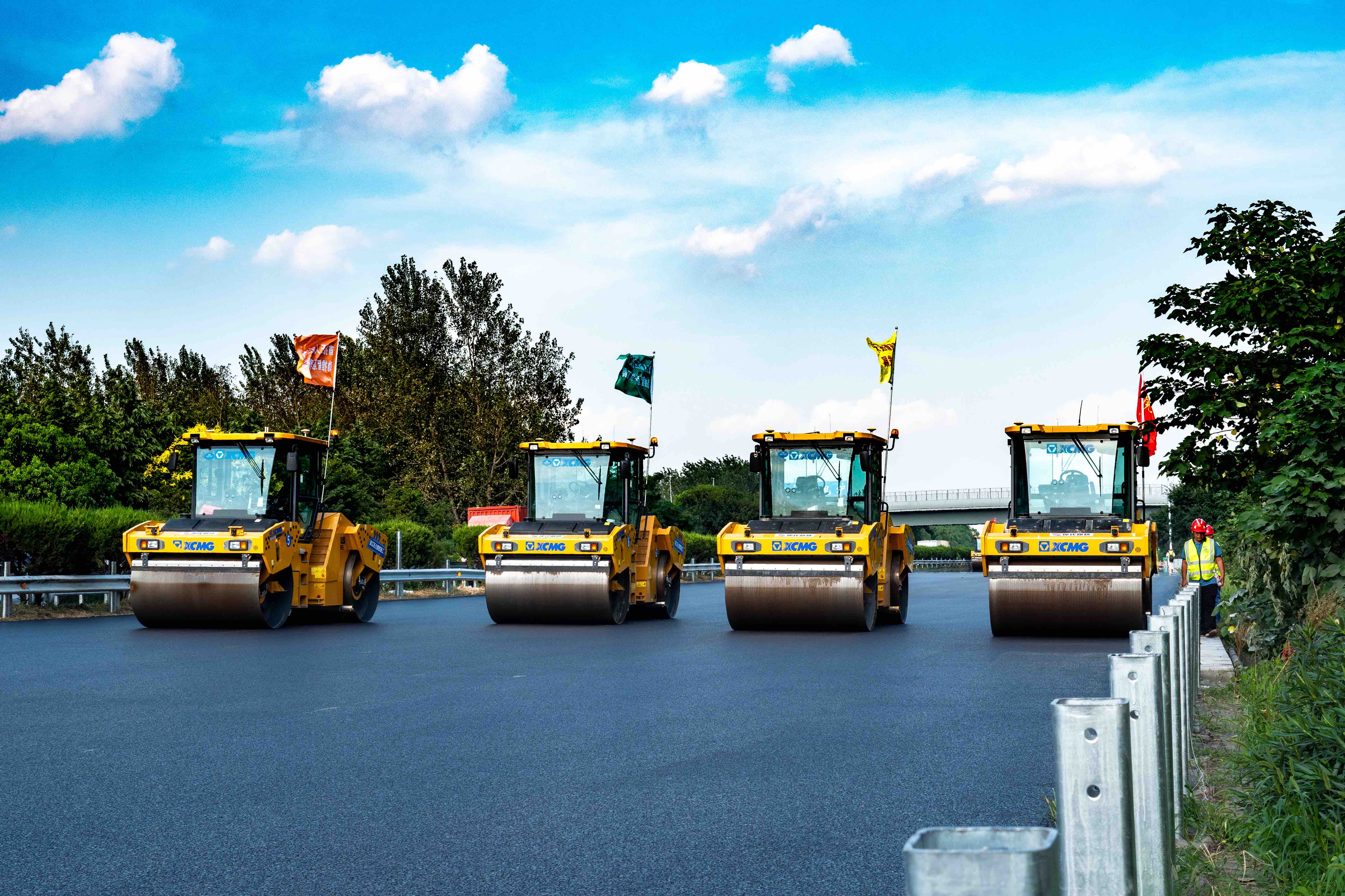 江苏首创高速公路"集中养护","三箭齐发"快速施工保出行