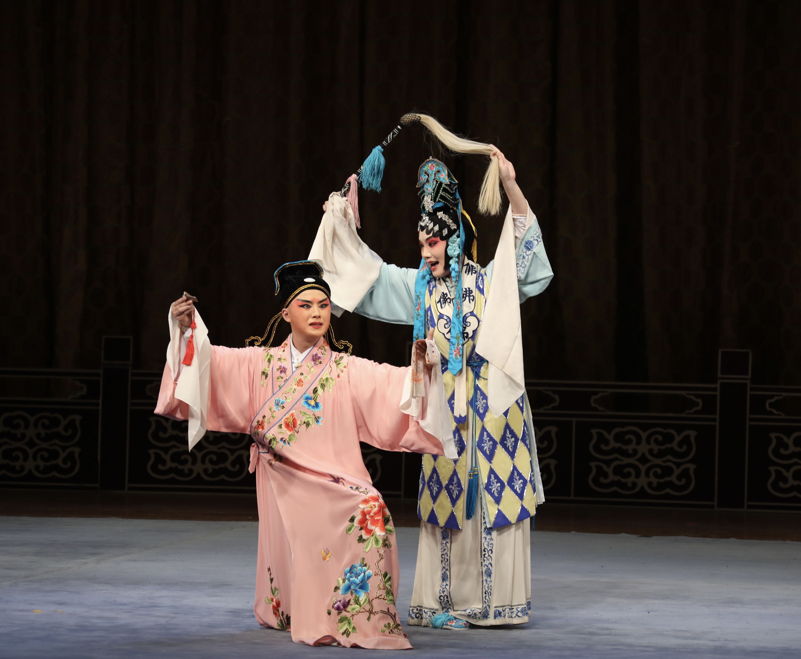 "白玉兰"戏剧表演艺术奖·新人配角奖和第六届江苏戏剧奖·红梅奖金奖