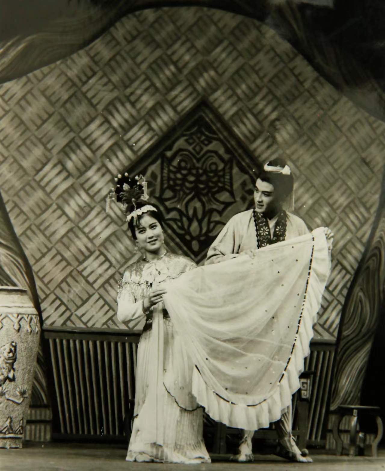 原创神话花灯剧《红葫芦》来源于民间神话故事,是1954年云南花灯剧院