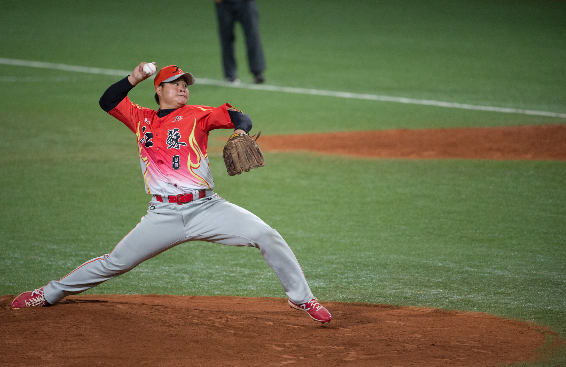 江苏省棒球队运动员平均年龄23岁,是一支年轻朝气,富有战斗力的队伍.