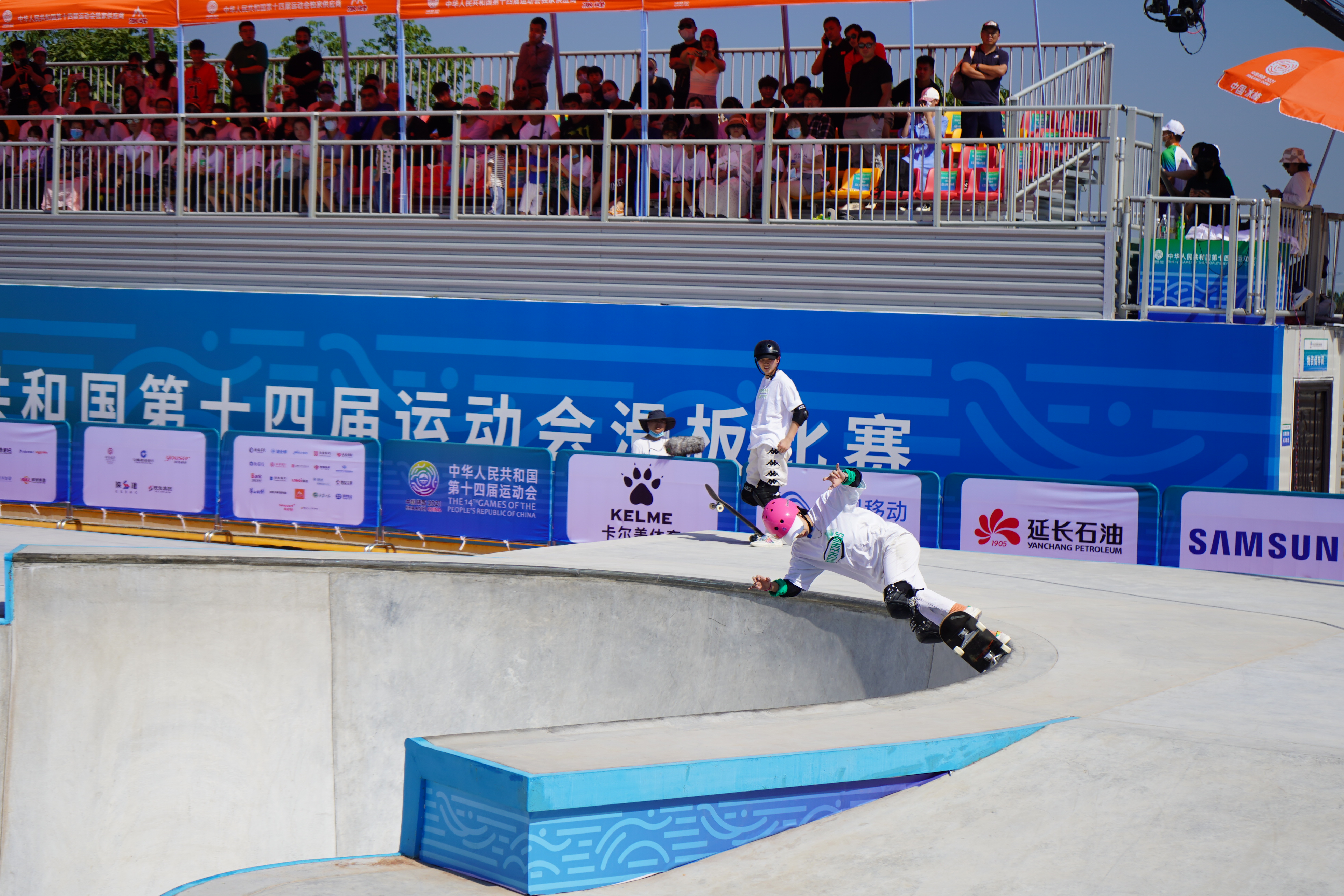 从啦啦操跨界到滑板,江苏运动员张鑫问鼎全运会滑板女子碗池冠军