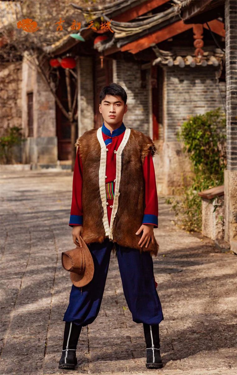 丽江首届古城区非遗文化周|纳西族服饰有多美?