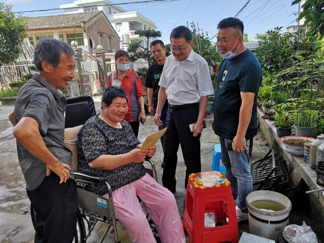 海经区党工委委员,纪工委书记屠俊勇带队赴灵昆街道上岩头村开展"七一