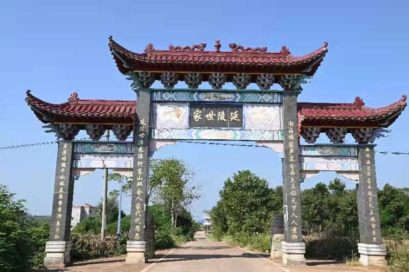 陈阳,实习生付屿幡摄影报道:南昌市进贤县三里乡金红村地处进里公路旁