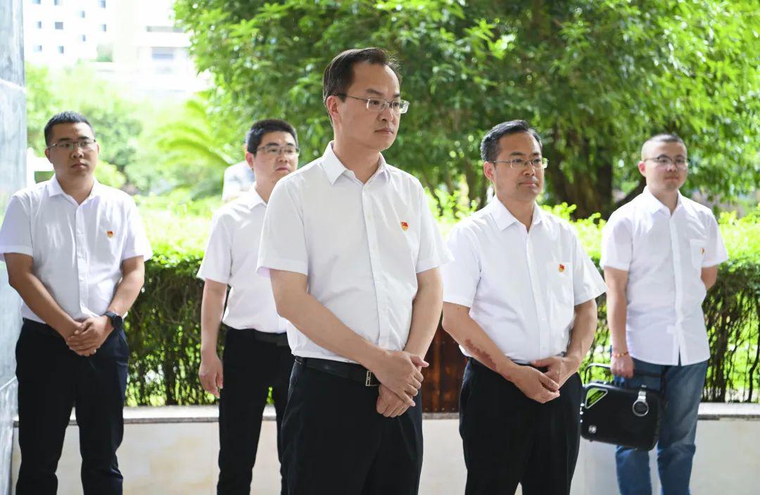 会前,刘中华一行先后到大峃镇嘉盛花苑小区,屿根社区,实地察看嘉盛