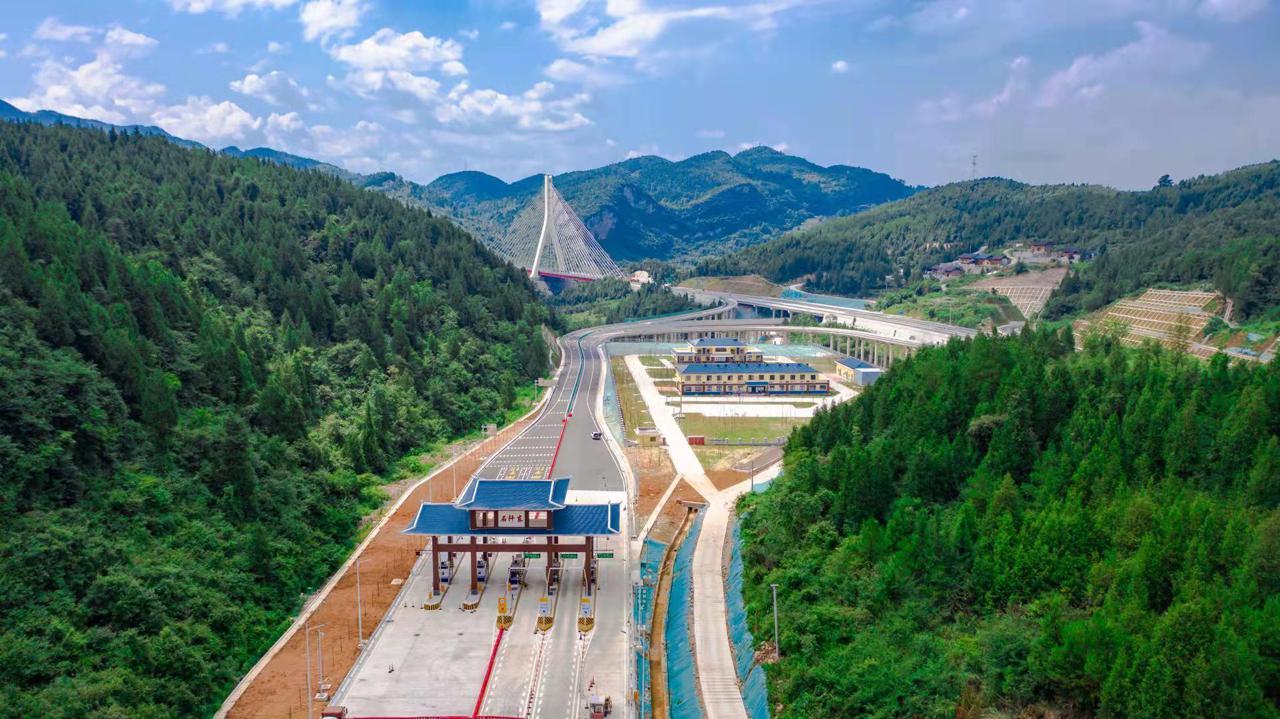 贵州玉石高速公路通车