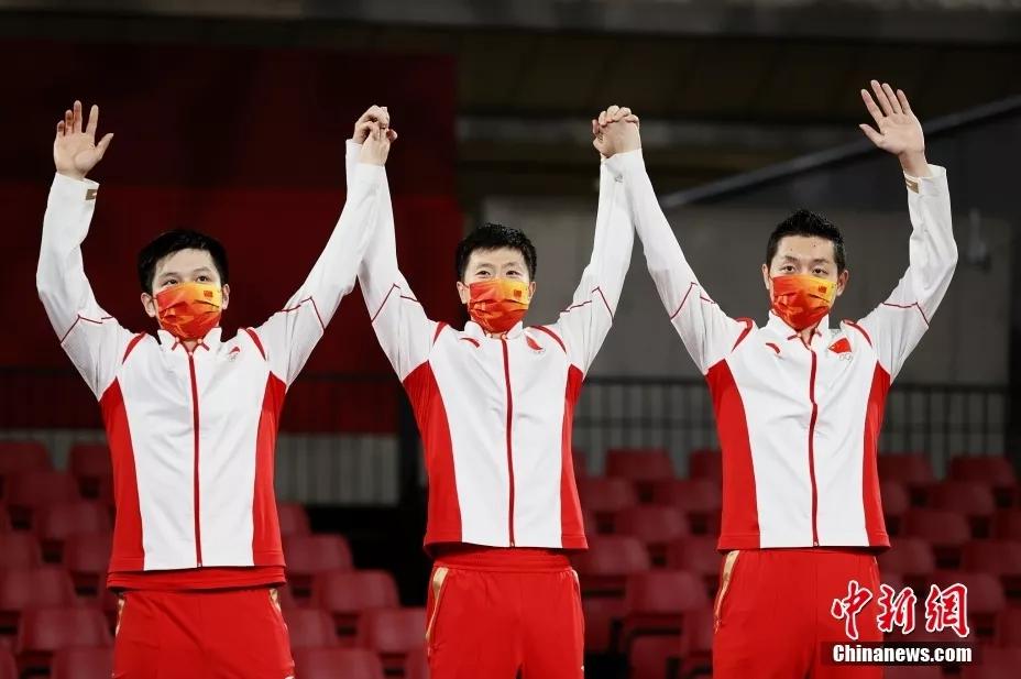 东京奥运会乒乓球男团决赛中,中国队以3:0战胜德国队,获得冠军.