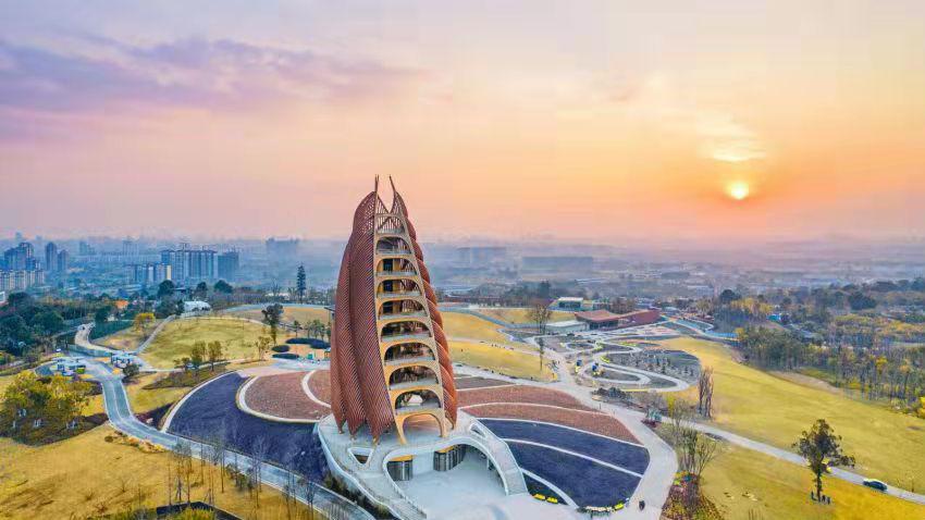 成都熊猫基地扩建区的"大竹笋"建筑.天府绿道文旅集团供图