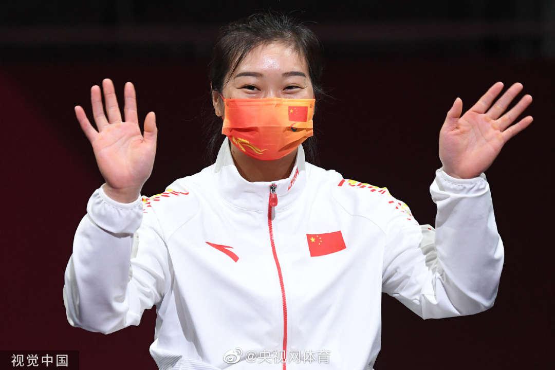 个人第二金!谭淑梅轮椅击剑夺冠