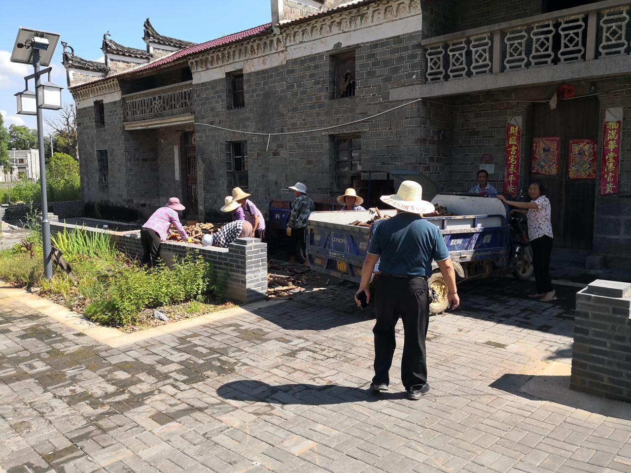 高安村前镇环境整治不停歇美丽村前上台阶