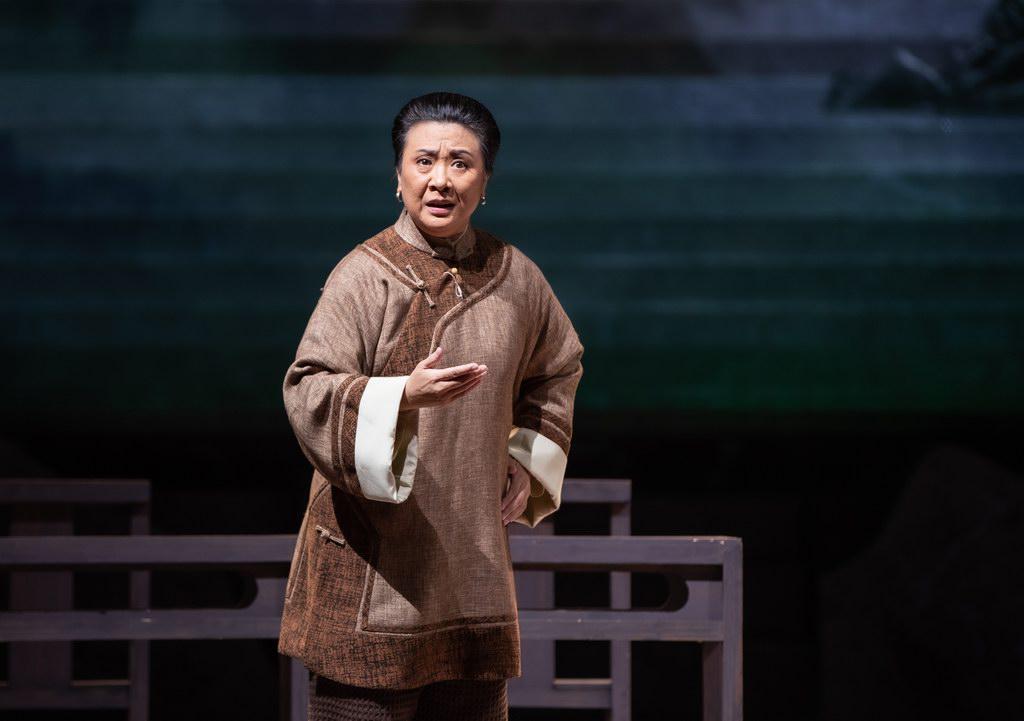 优秀青年演员郭霄饰演杨开慧,她通过对角色的深刻理解,借鉴之前排演