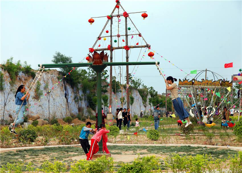 南社秋千谷是全国目前最大的秋千体验景区,每年吸引着众多游客前来