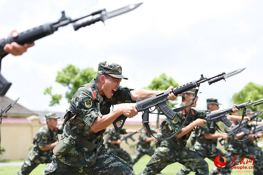 武警安徽总队合肥支队执勤六中队单独执勤排酷暑练兵