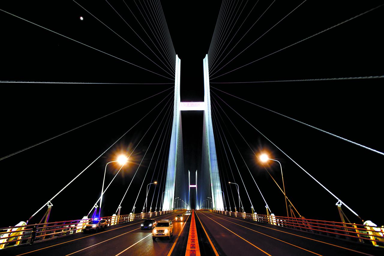 赤壁长江公路大桥今日凌晨通车