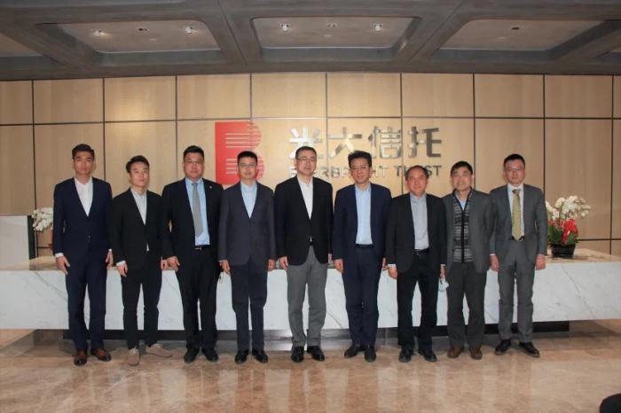 光大信托党委书记冯翔会见中金资本总裁单俊葆