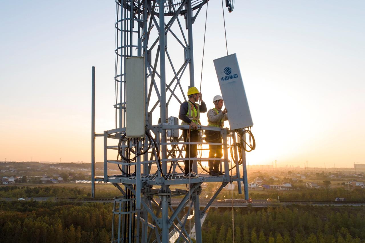 (湖南移动5g基站建设现场 范宏欢摄)5g建设加速,已建成5g站点超4万个