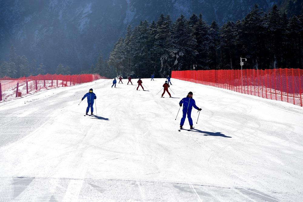 阿尔沟滑雪场进展图片