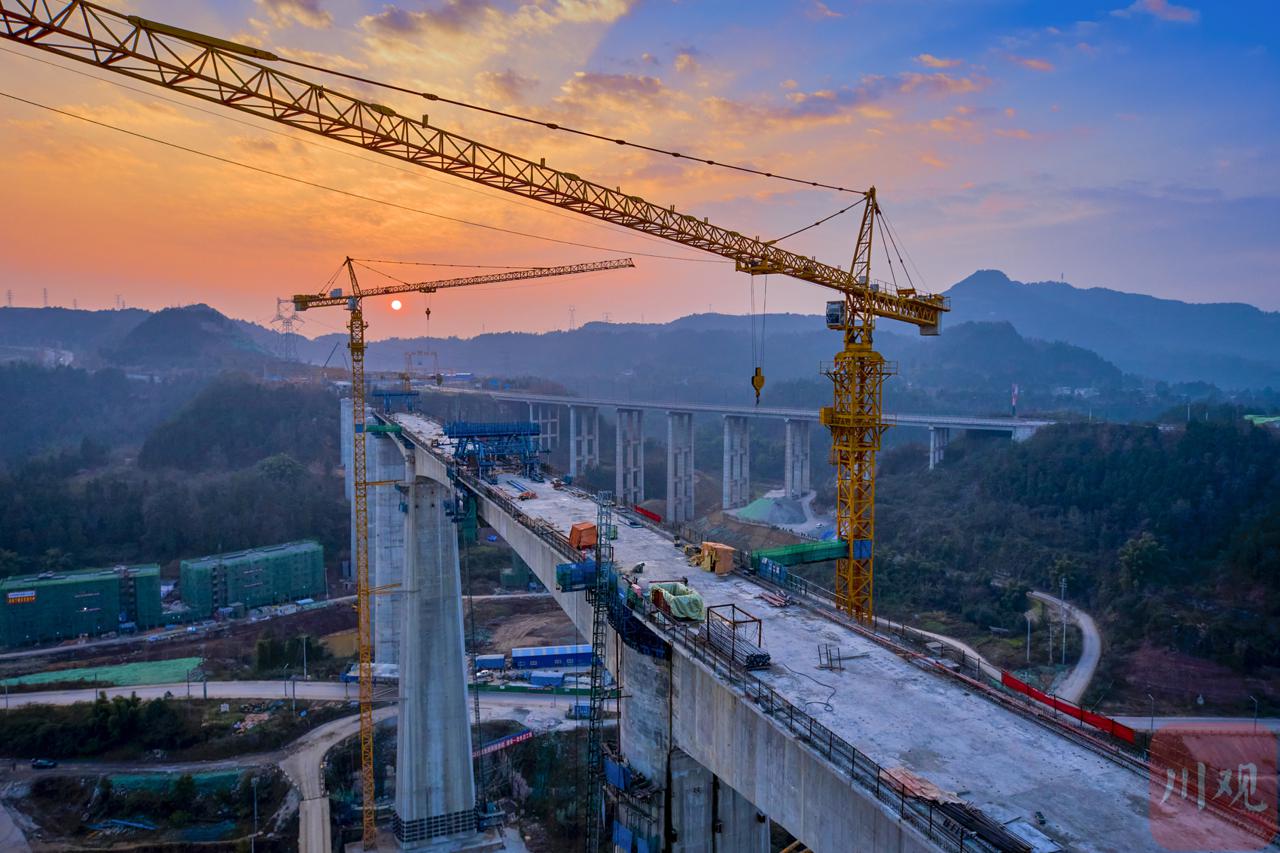 汉巴南铁路建设取得新突破!恩阳河特大桥连续刚构合龙