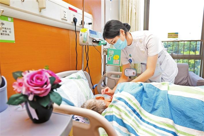 深圳慈海医院临终关怀科医生龚炎军介绍,目前科室收治的多数是从公立