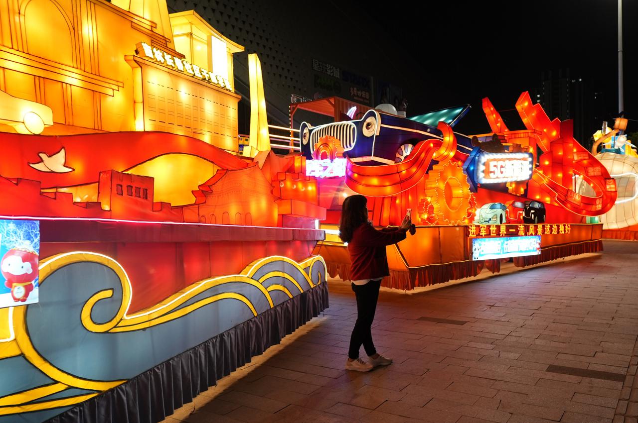 吉镜头丨长春国庆花车巡游车队来了