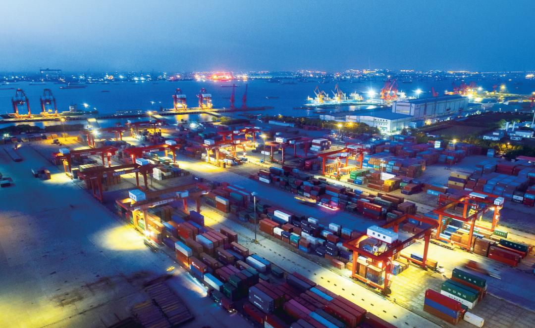 今年江阴港累计完成货物吞吐量245亿吨