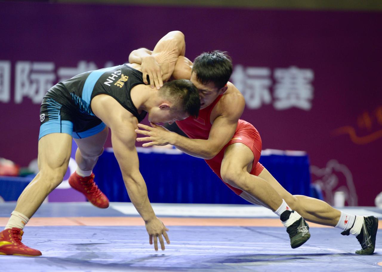全国国际式摔跤锦标赛继续激战 古典式摔跤开摔