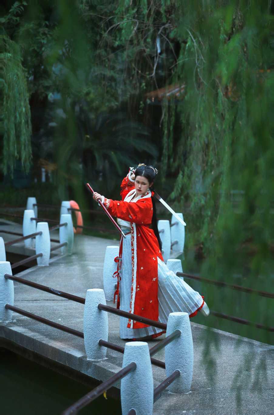 起舞弄清影