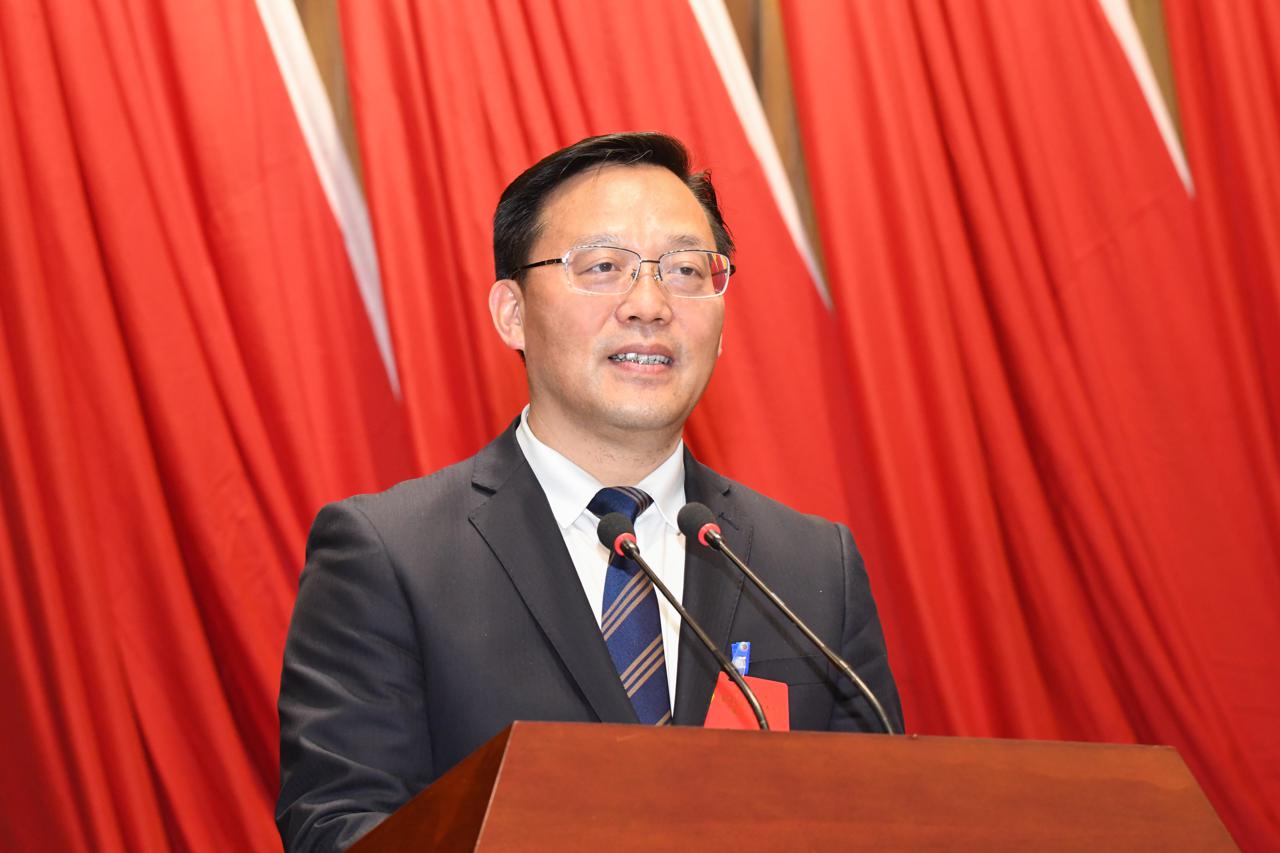 "扬中市市长贾晟说,狠抓市委决策落地,今后五年,新