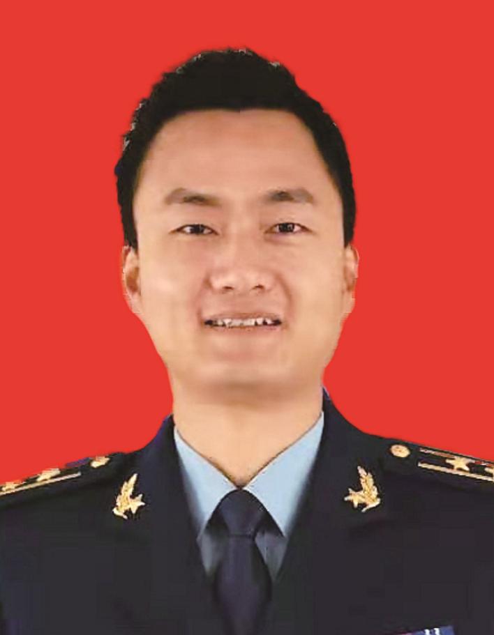 2002年9月入伍,2004年2月入党,本科学历,现为空军94973部队正团职飞行